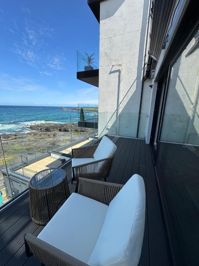 Sapphire Shores- Spacious 2-Bedroom Apartment with Balcony & Sea View - B&B