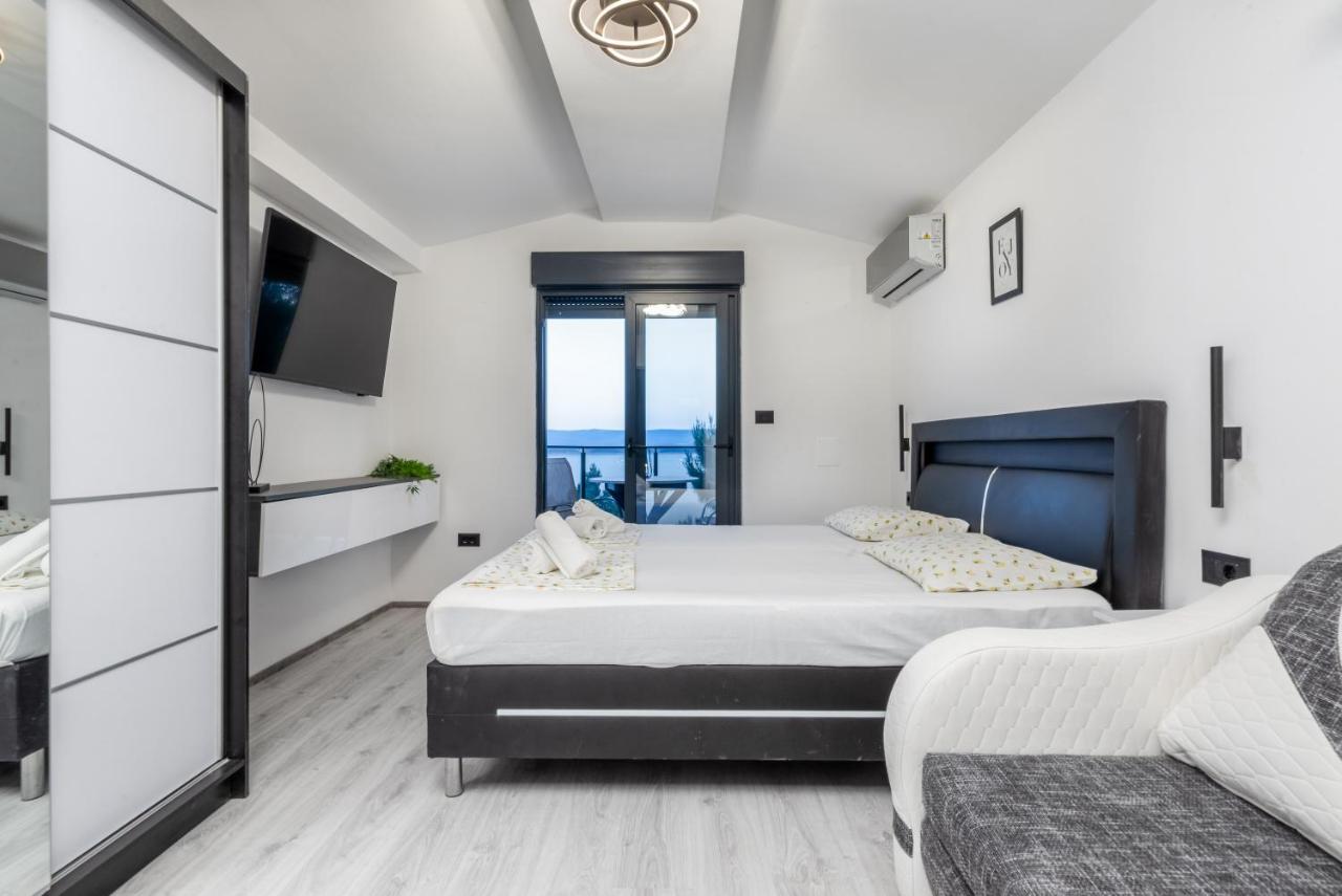 Apartamento de 1 dormitorio con balcón y vistas al mar