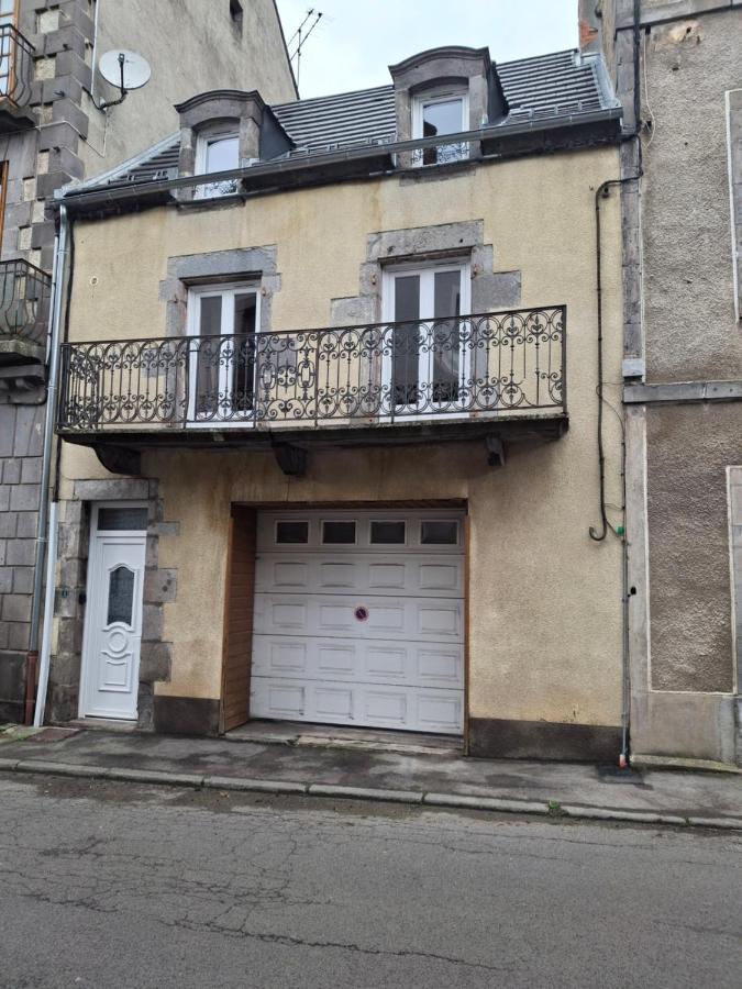 Maison de Bourg - Chambres d’hôtes Rochefort-Montagne