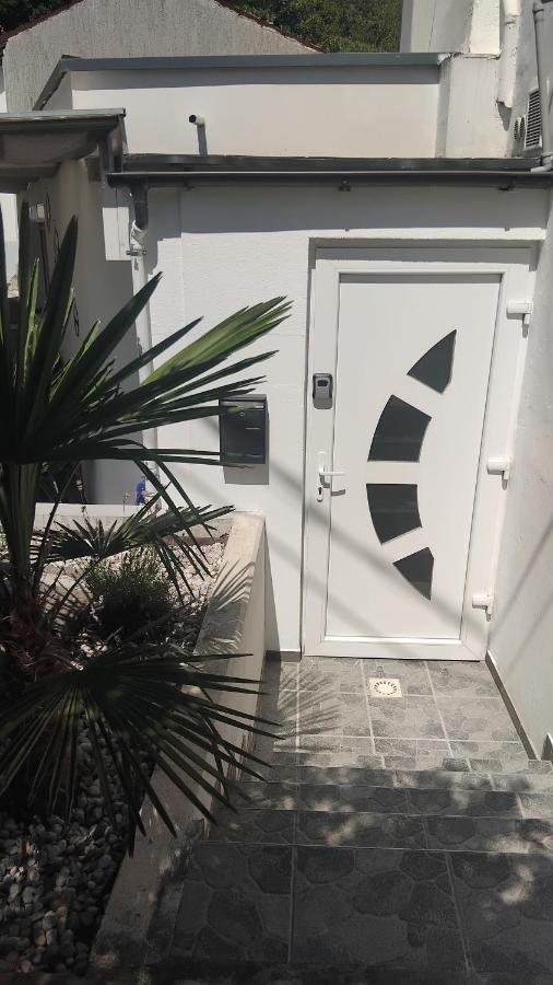 Apartma Val - Koper - B&B