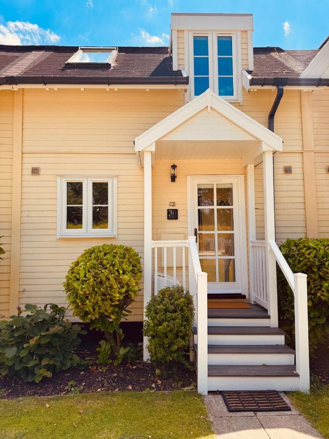 Barneys Retreat - Lakeside Getaway - B&B South Cerney