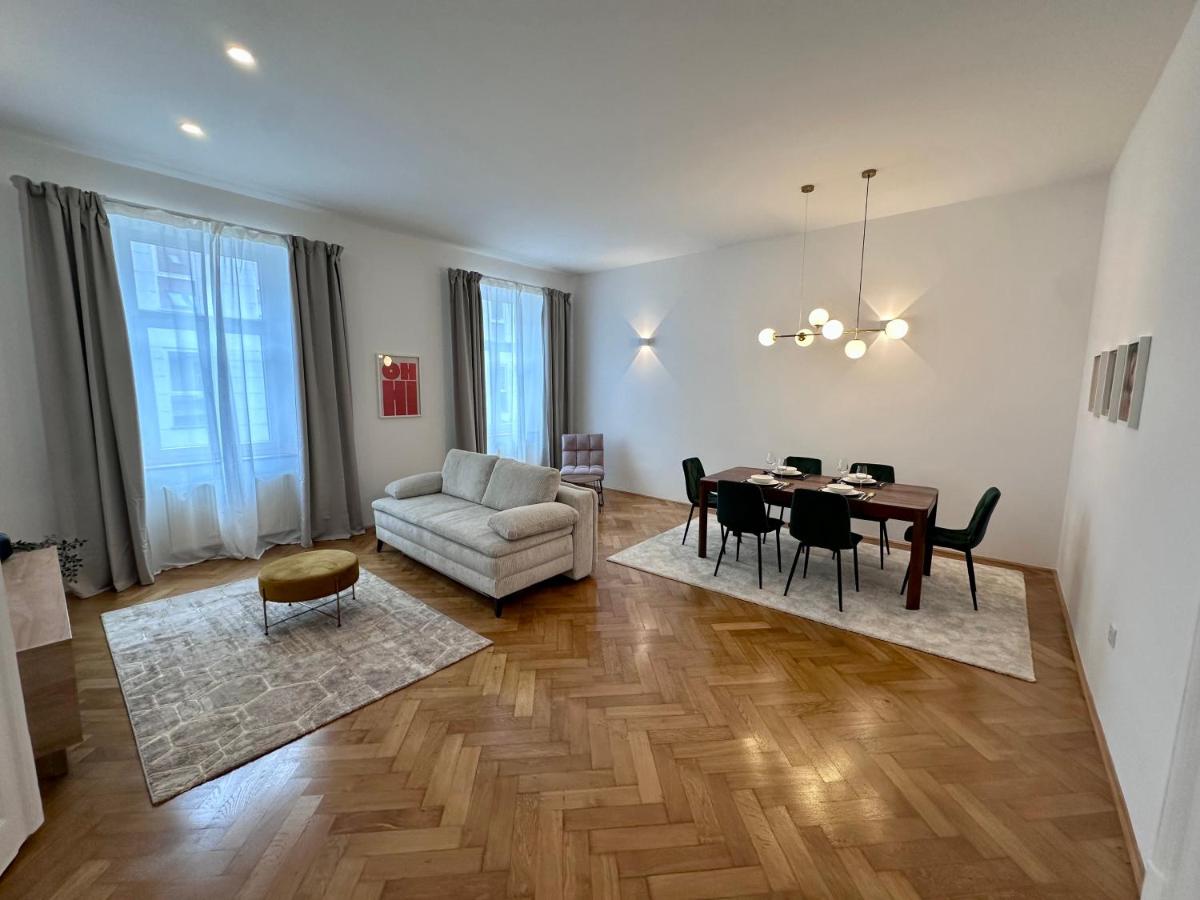 Spacious Designer Apartment in heart of the town - Ferienwohnung Maribor