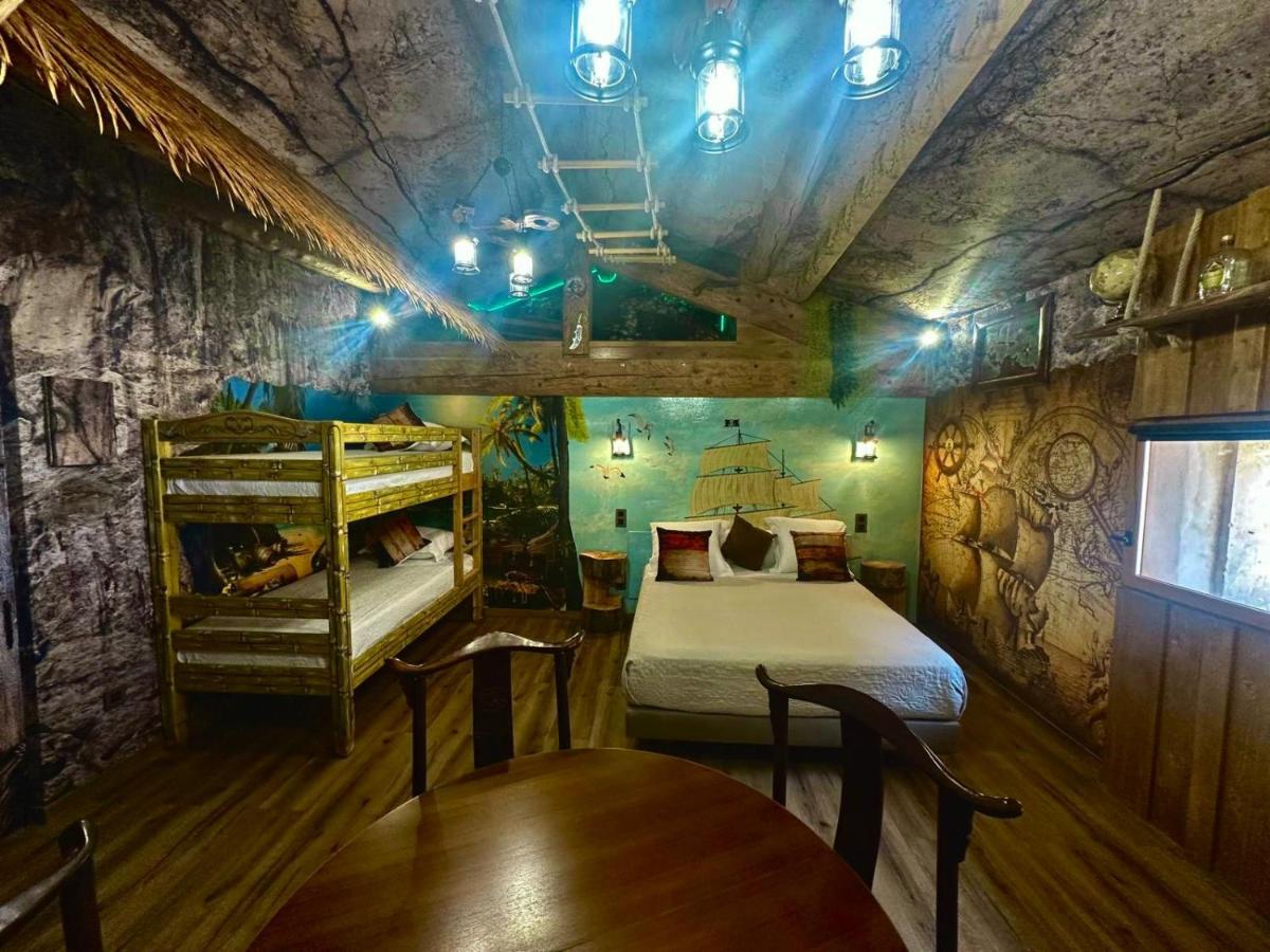 Studio repaire des pirates du Cloitre - B&B Narbona