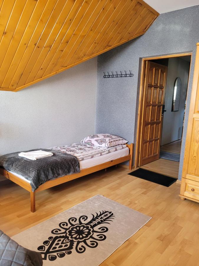 Dreibettzimmer mit Bergblick