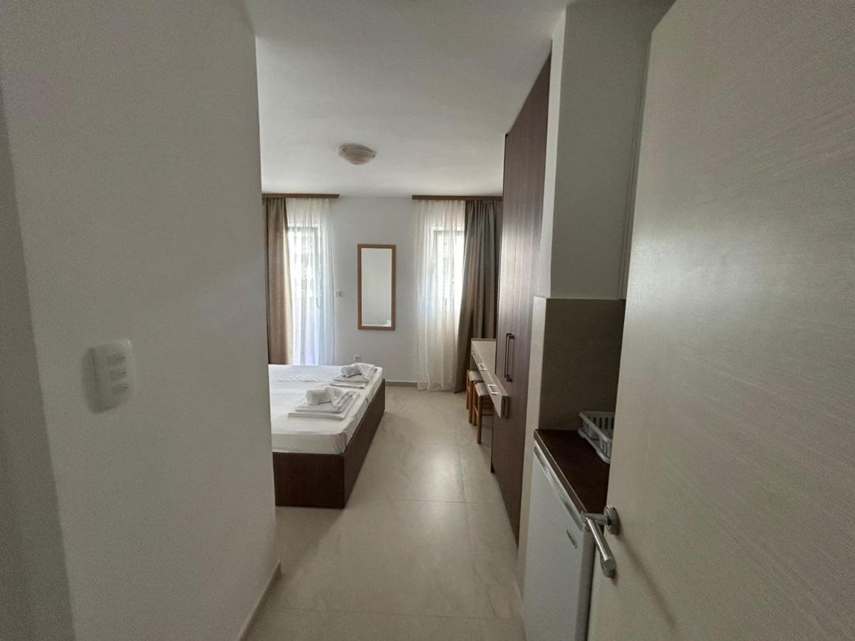 Studio (2 Adults)