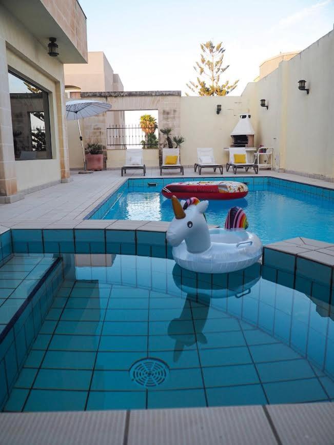 Luxurious Villa with pool - B&B Il-Mielaħ