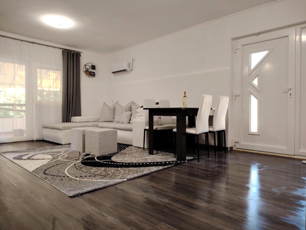 Nyuszis Vendégház - Ferienwohnung Kiskunmajsa