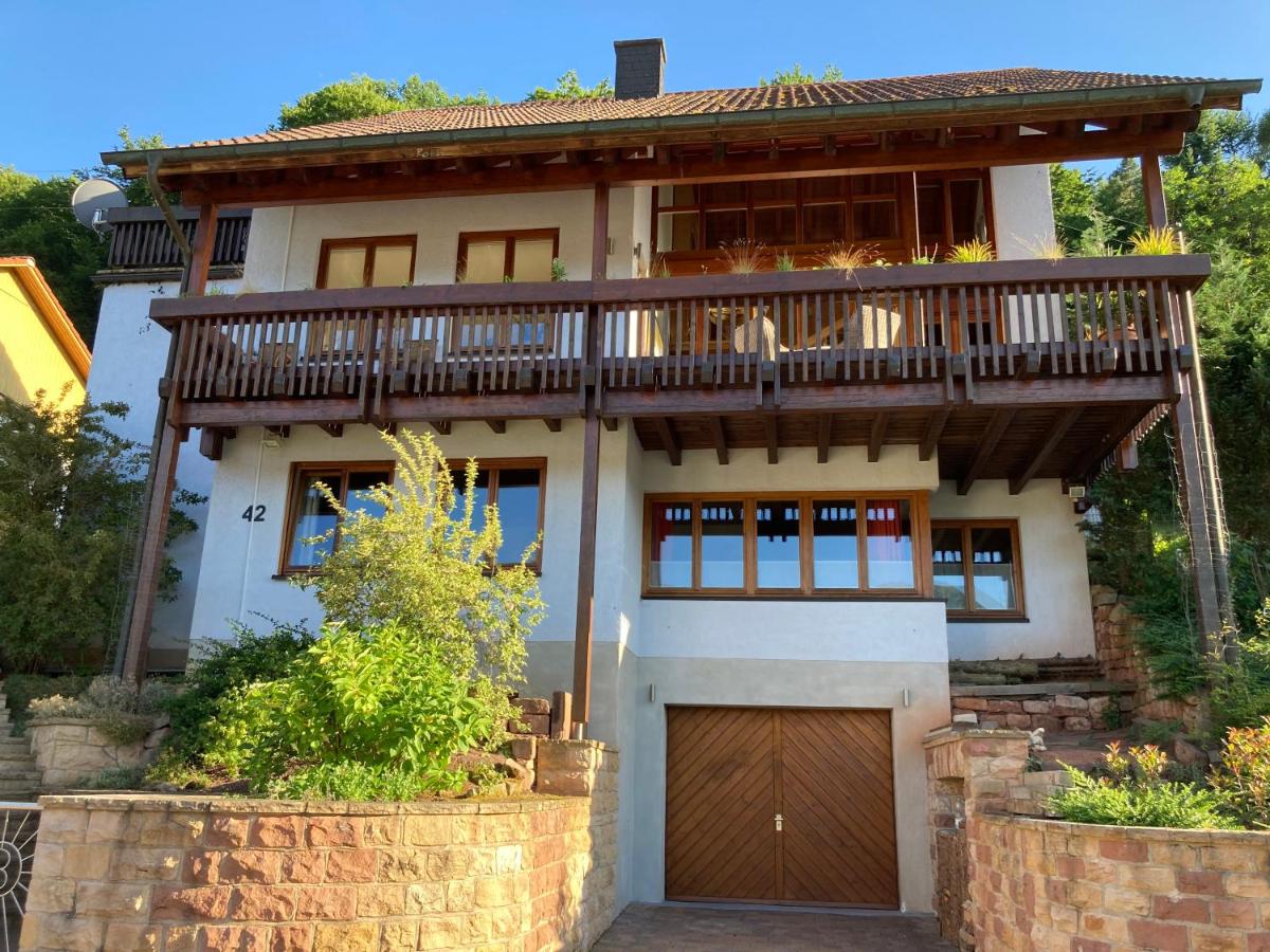 Ferienwohnung mit Weitblick - Ferienwohnung Lambrecht