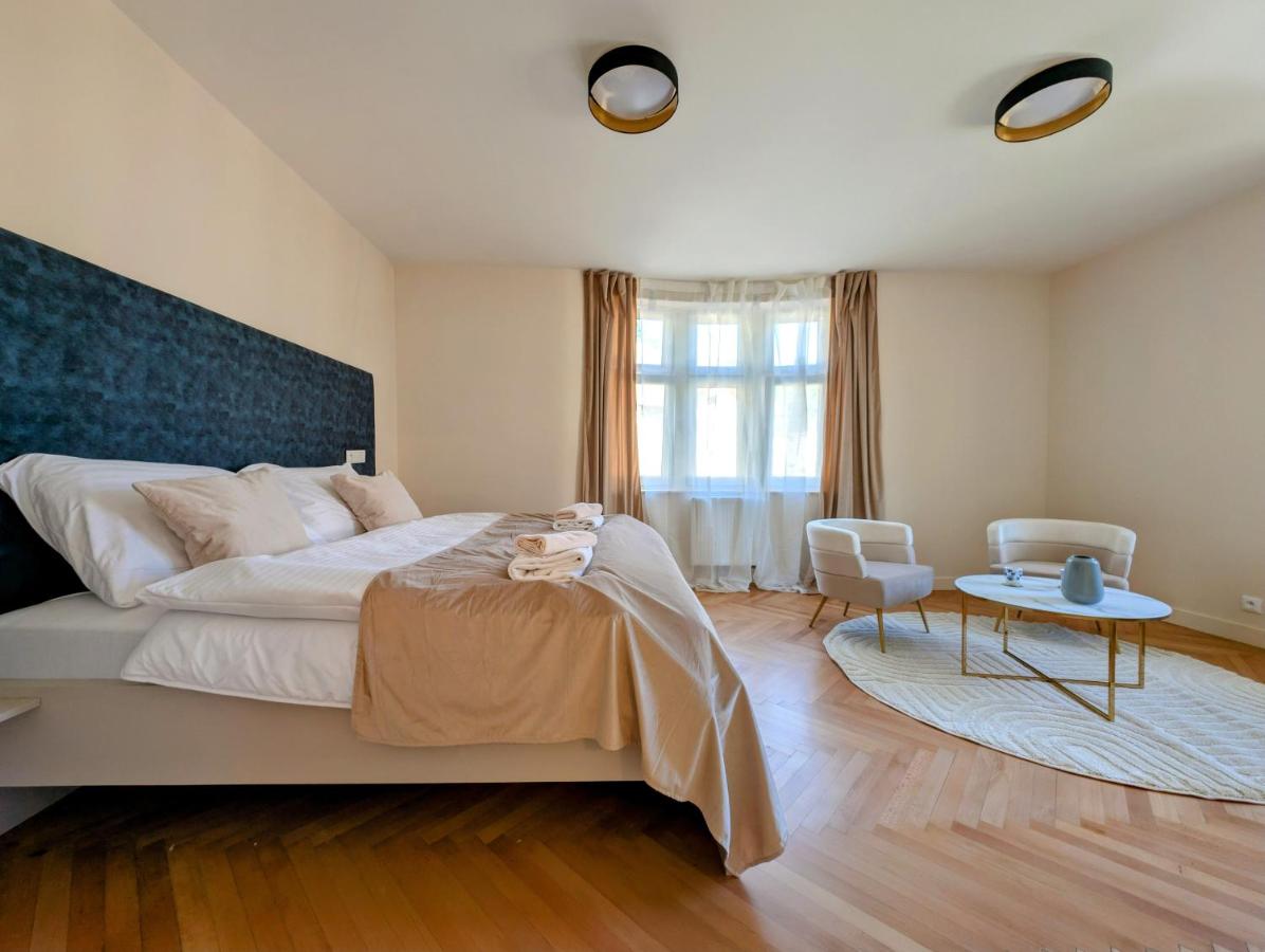 Three-Bedroom Deluxe Apartment