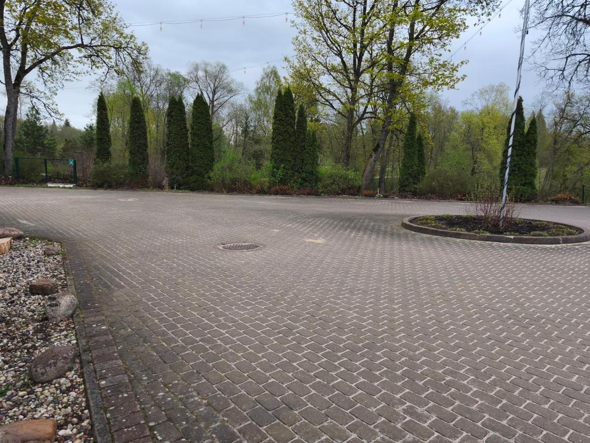 Baltakmeņu muiža - B&B