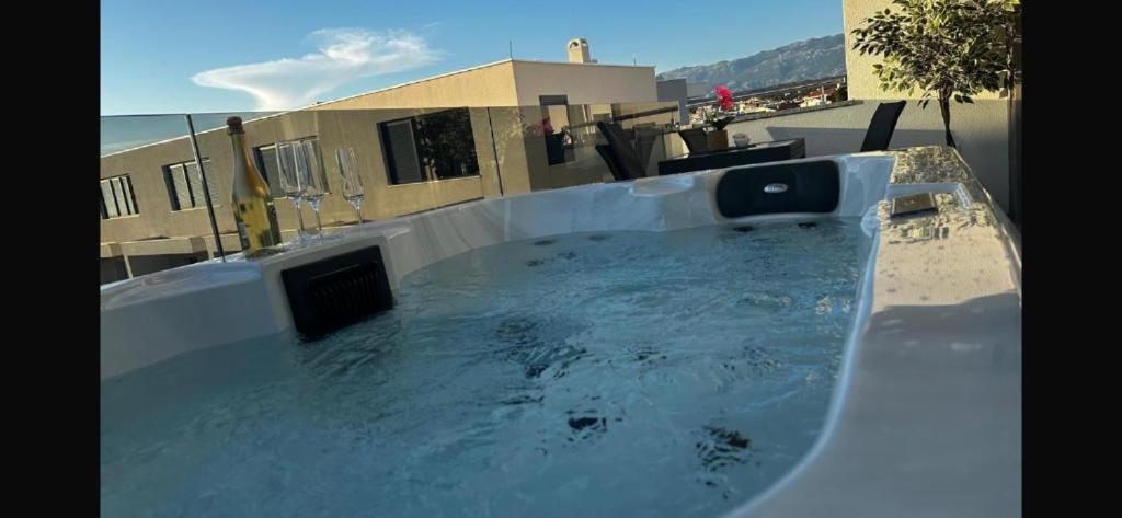 Bella Vista Sunset penthouse with private jacuzzi - Ferienwohnung Novalja