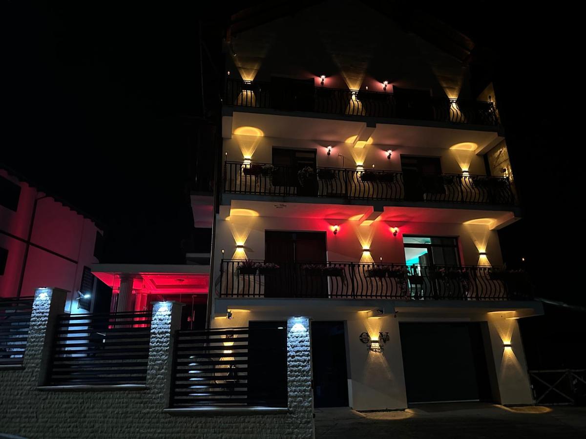 Conacul Voievozilor - Bed and Breakfast Românii de Jos