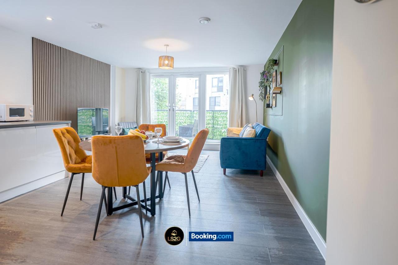 2-Bed Apartment in Greenwich with Balcony By LS2G Stays - B&B London