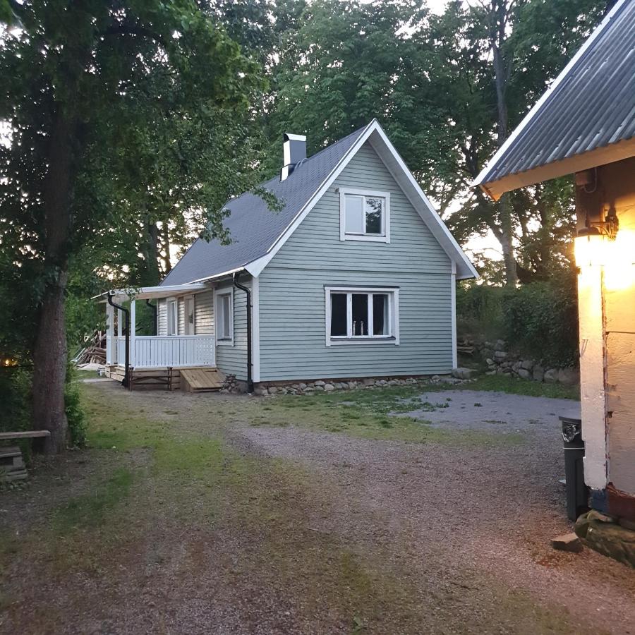 Stuga på hästgård - B&B