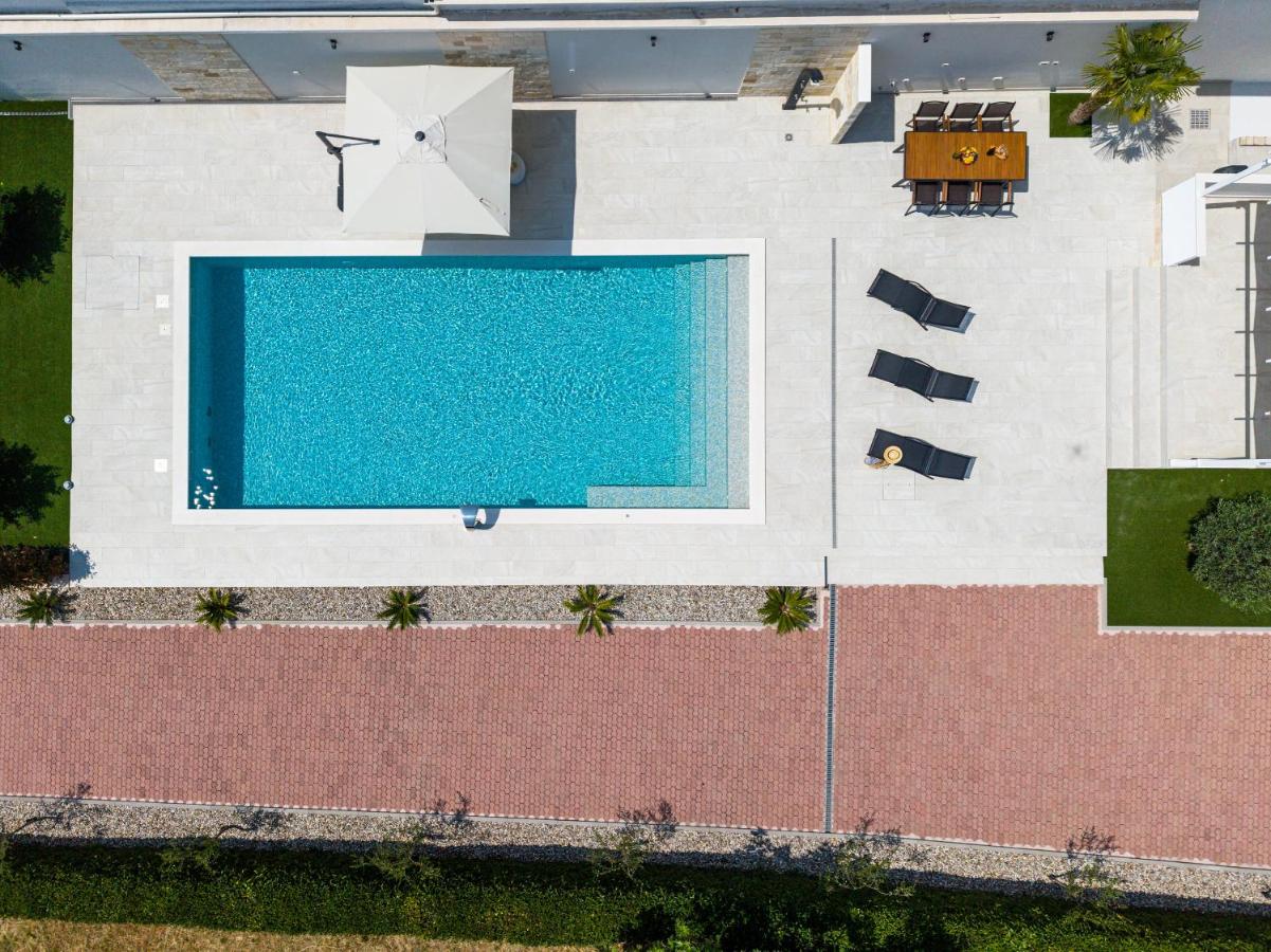 Villa 65 Large 55m2 Private Heated Pool Peaceful Escape - Bed and Breakfast Škabrnje