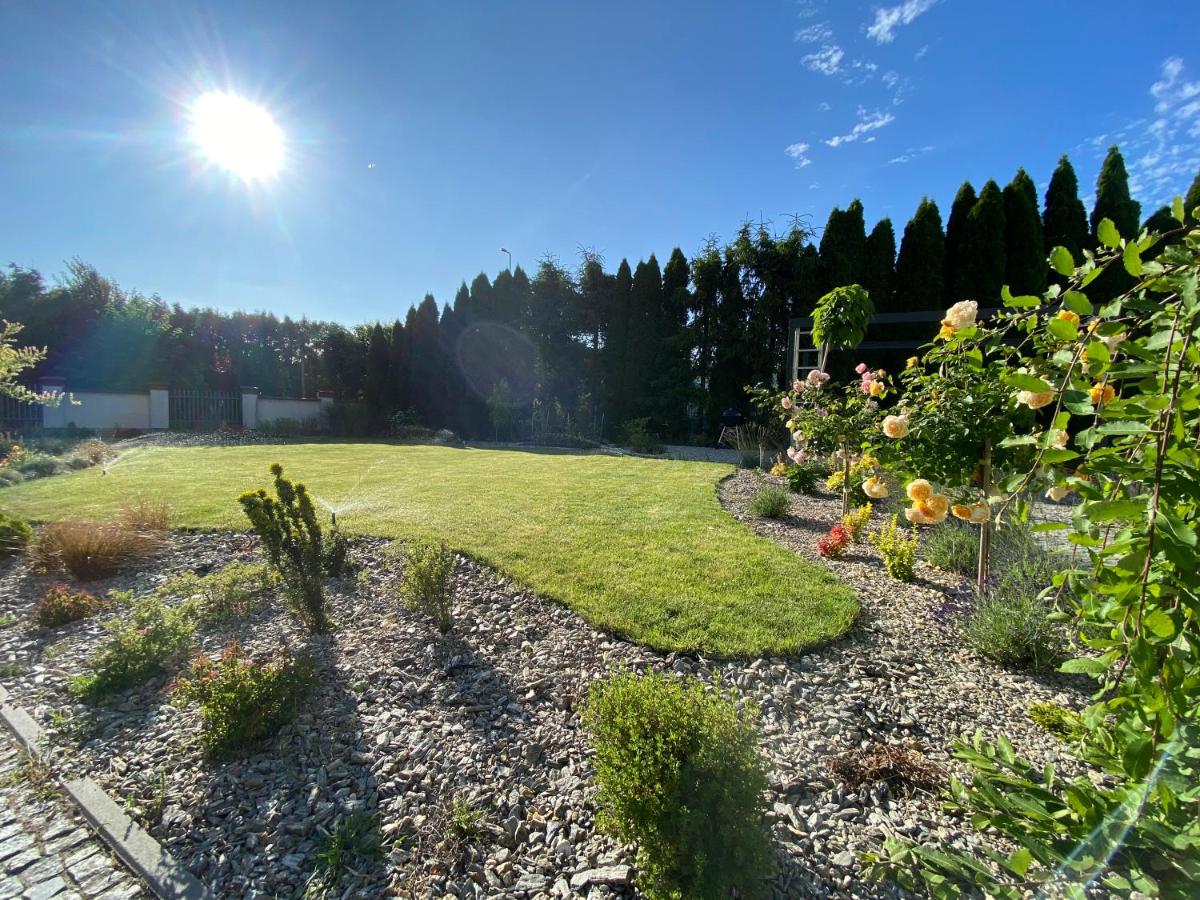 Hotelik Likusy - przy plaży nad jeziorem Ukiel i z bezpłatnym prywatnym parkingiem - Bed and Breakfast Olsztyn