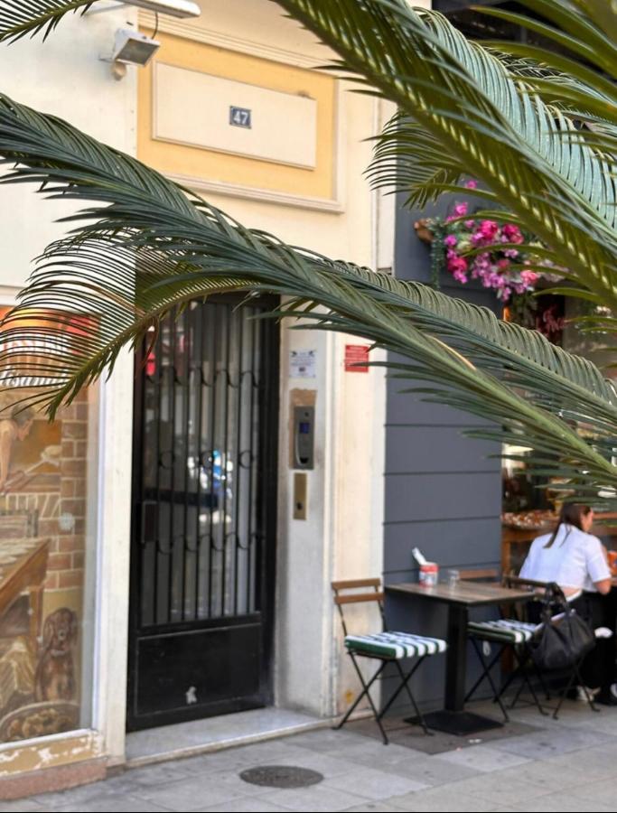 Bright Central Studio -2 min to Beach near Massena Square - B&B Nizza