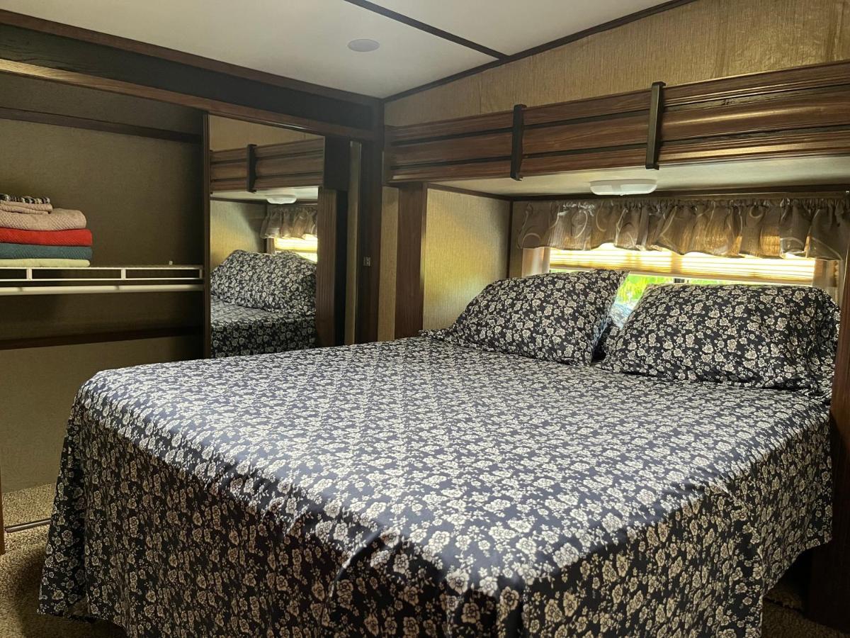 Camper/RV with Park View