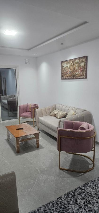 two-bedroom apartment with a living room, kitchen and balcony - Ferienwohnung Monastir