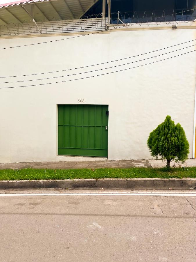 Apartamento dos habitaciones baños completos WiFi y AC todo el apto, San Salvador, Colonia escalón - B&B San Salvador