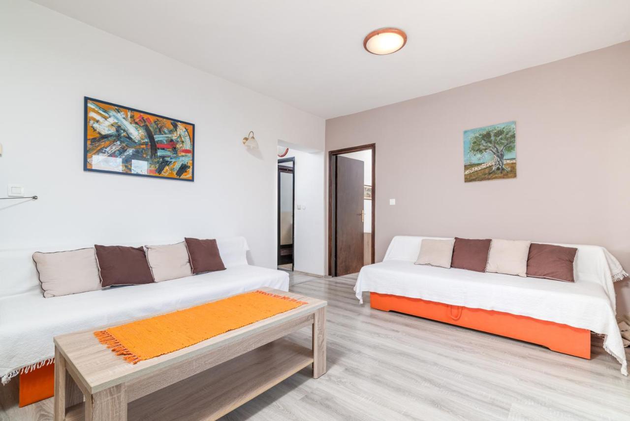 Apartamento de 1 dormitorio con balcón