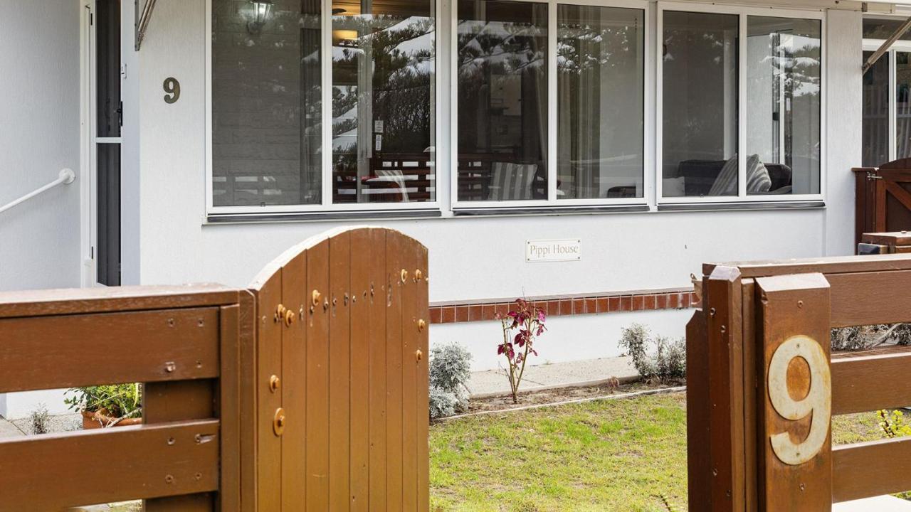 Pippi House - A Quintessential Beach House Opposite Pippi Beach - Holiday Yamba - B&B Yamba