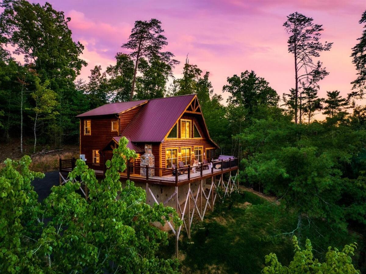 Smokies Sanctuary - Hot Tub on deck!Grill, Foosball, Firepit, Egg Chair - B&B Sevierville