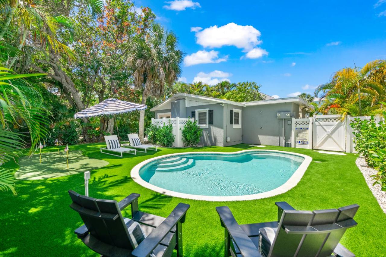 The Cottage on Pine - Luxury Boho Beach Cottage wPvt Heated Pool On Pine Ave - B&B Anna María