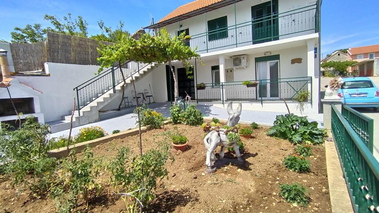 Holiday Home Nikola - B&B