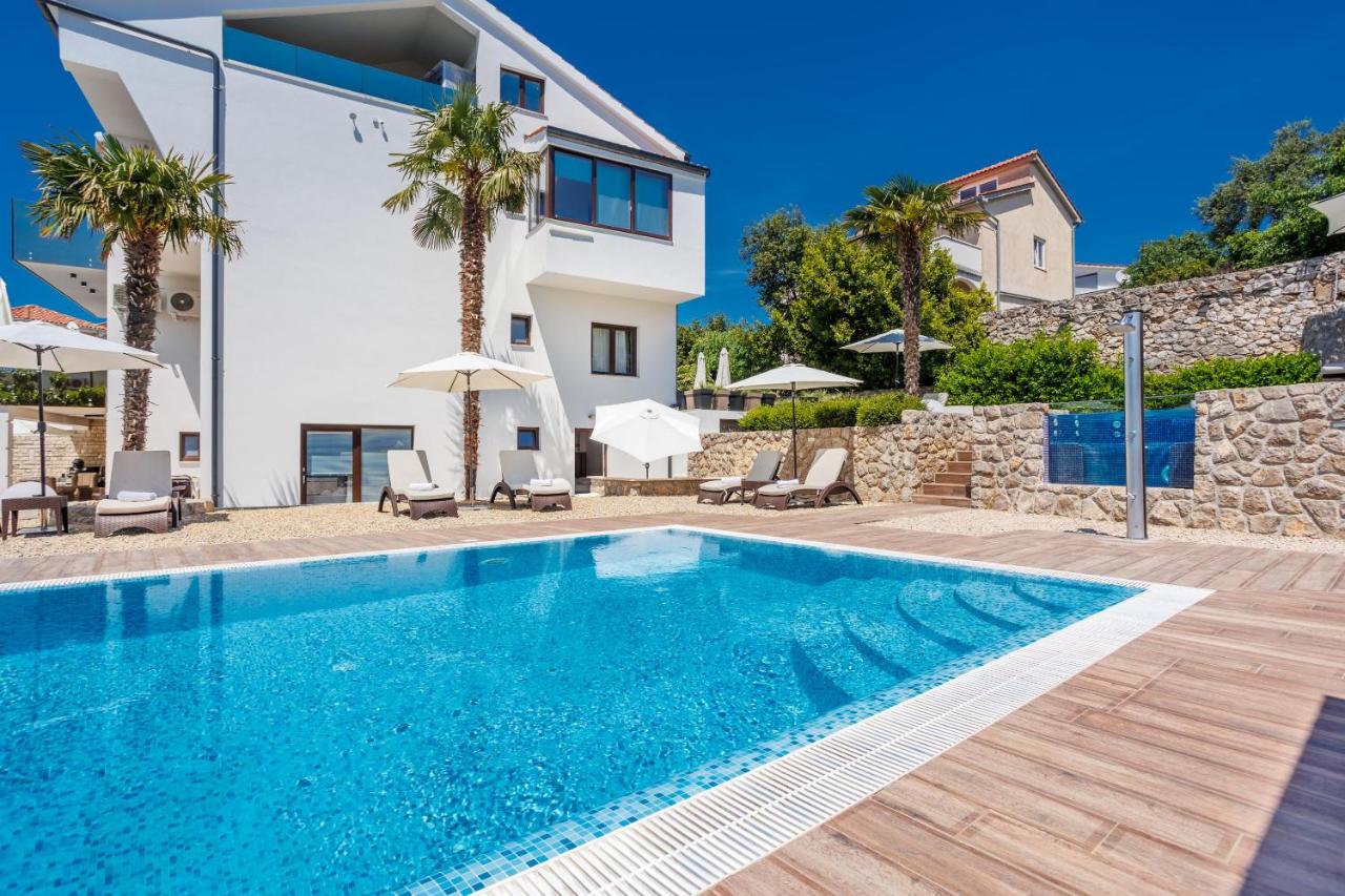 Villa Palma Krk Penthouse apartment with sea view and private jacuzzi - B&B Krk