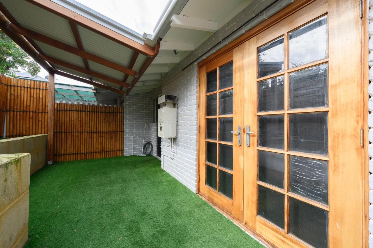 5 Beach Baby Bungalow & Parking - B&B Perth