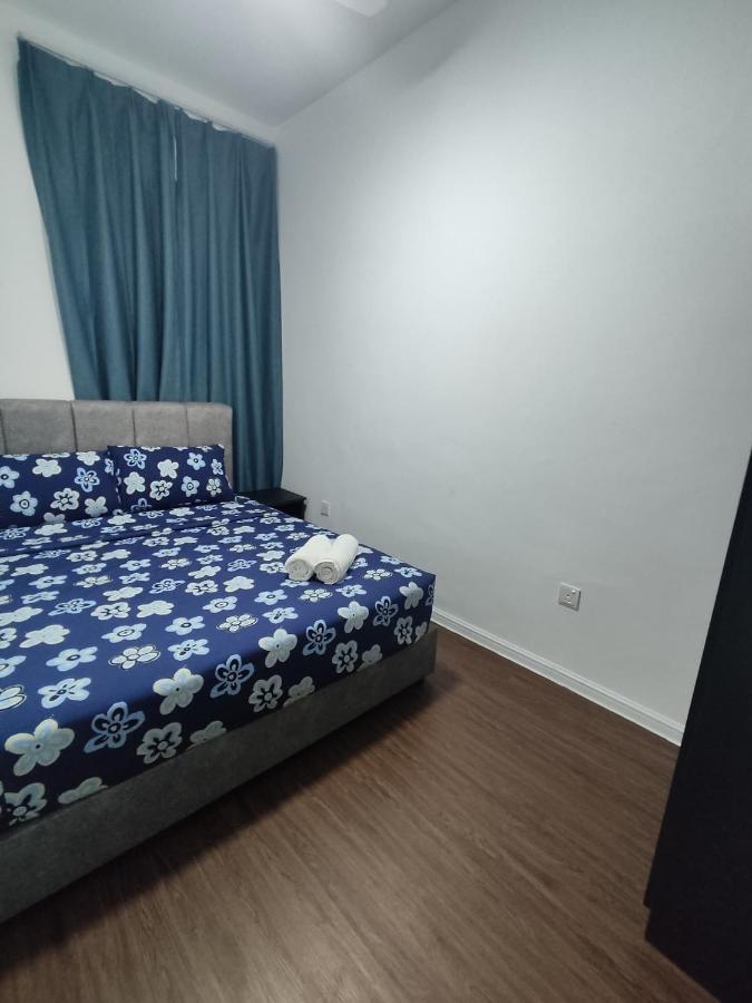 Three-Bedroom Apartment with Mountain View
