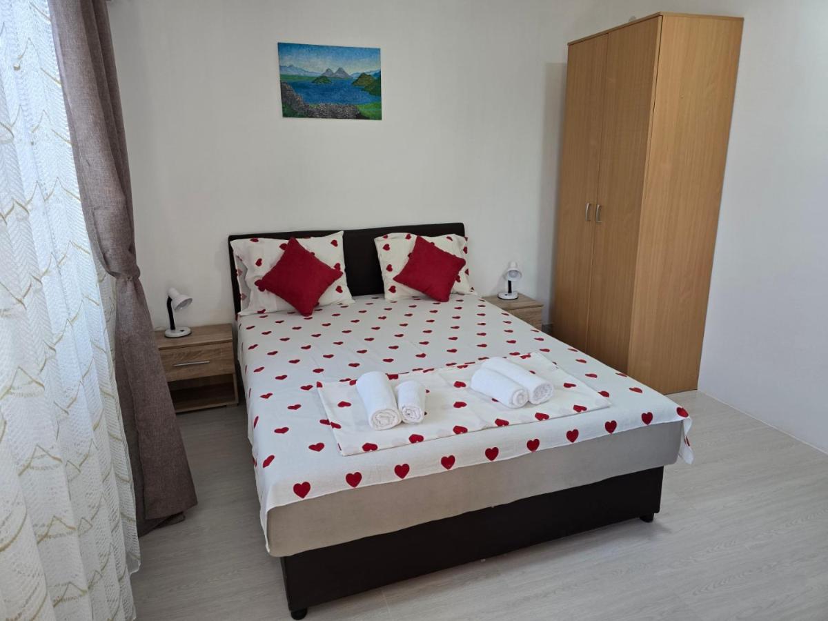 One-Bedroom Apartment with Garden