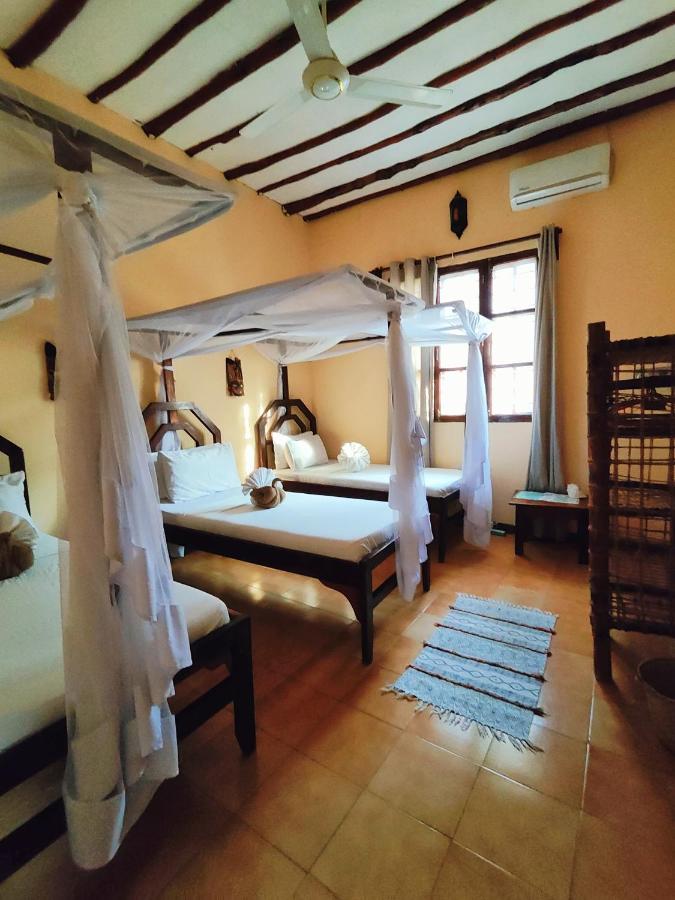 Driepersoonskamer met Badkamer