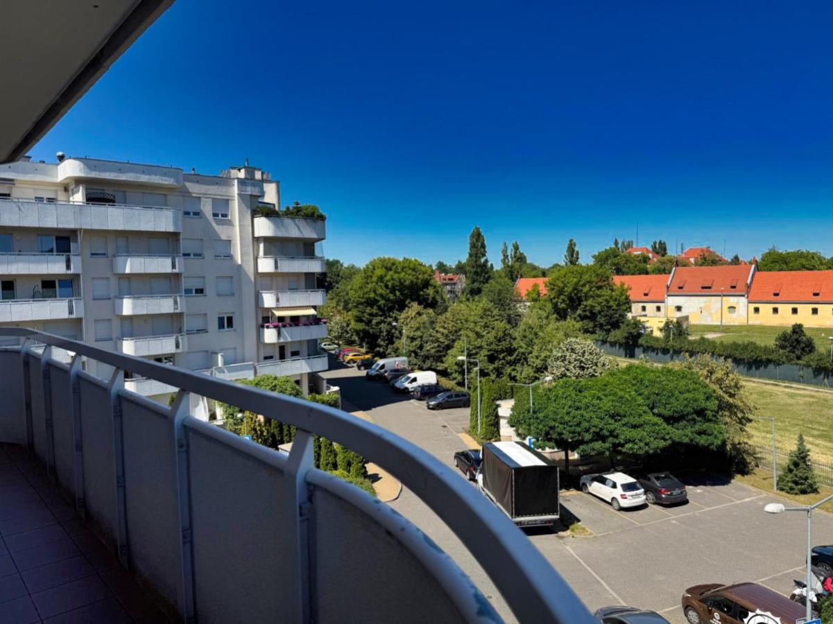 Prywatny Parking Neo Apartament by Rentoom - Chambres d’hôtes Toruń