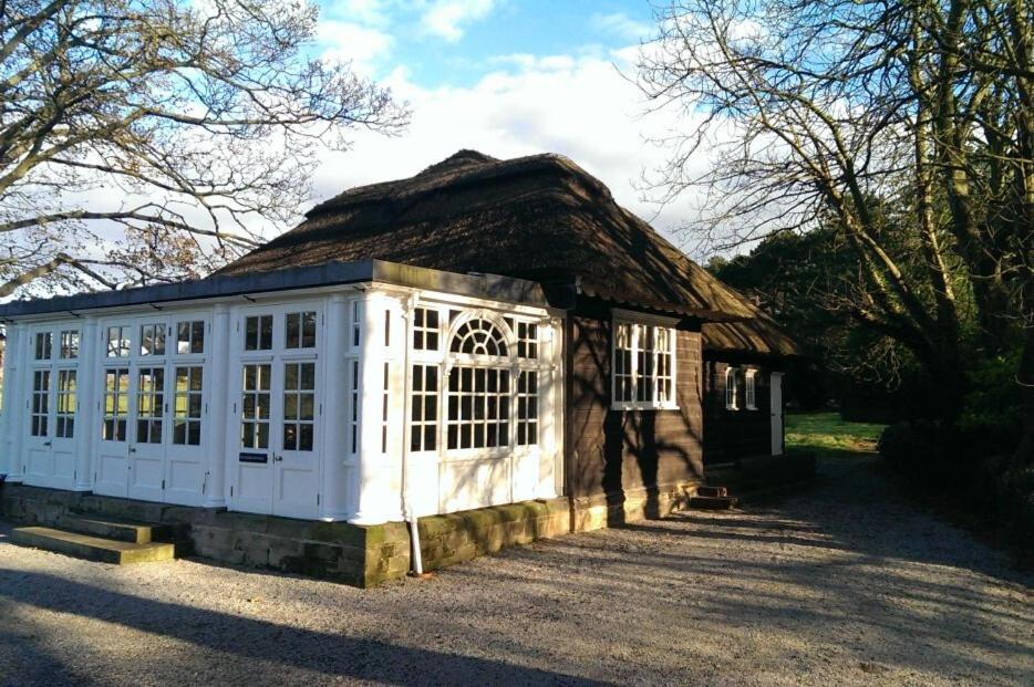 Thornton Manor - Holiday Cottages and Apartments - B&B Heswall