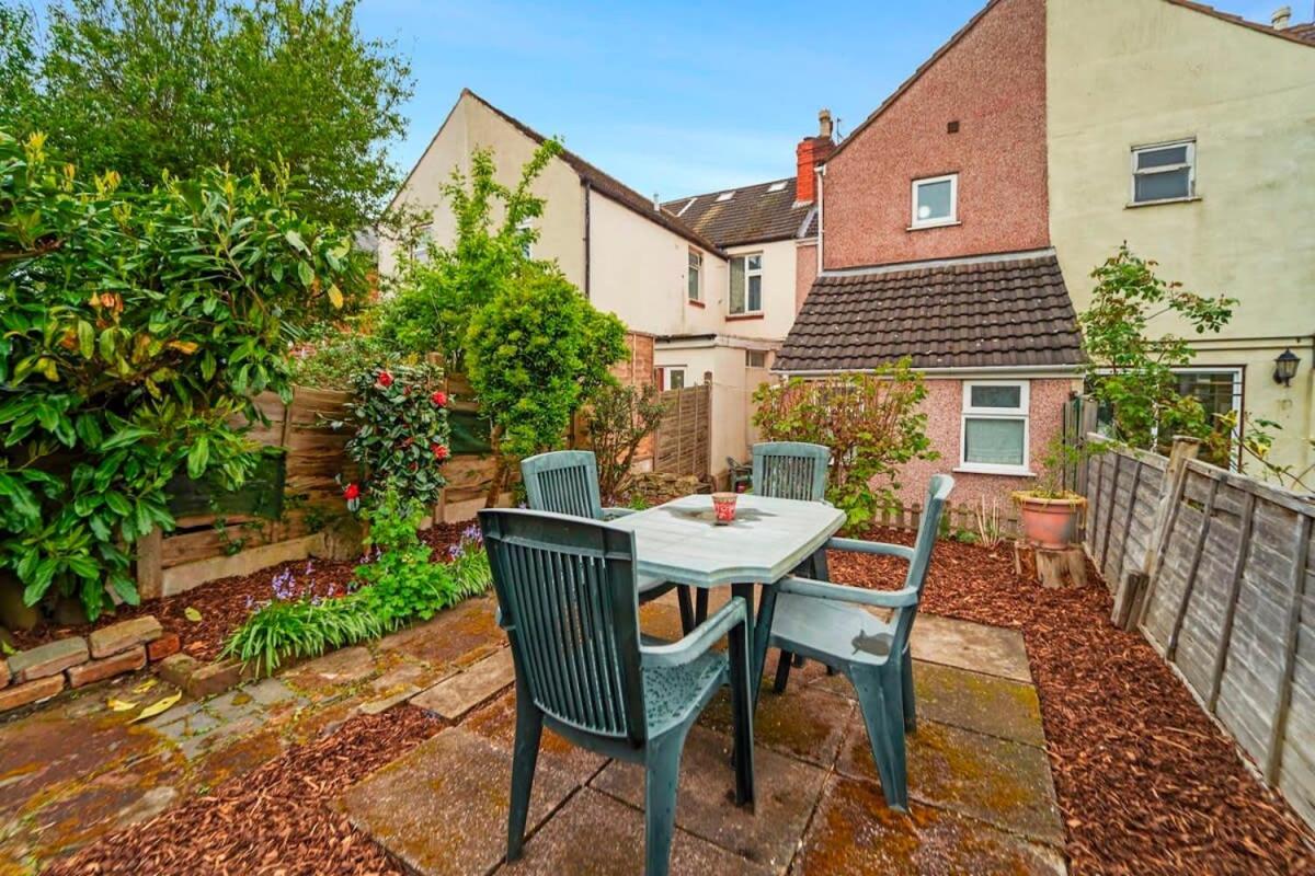 Convenient 4 Bed Homely Retreat in Wolverhampton - B&B Wolverhampton