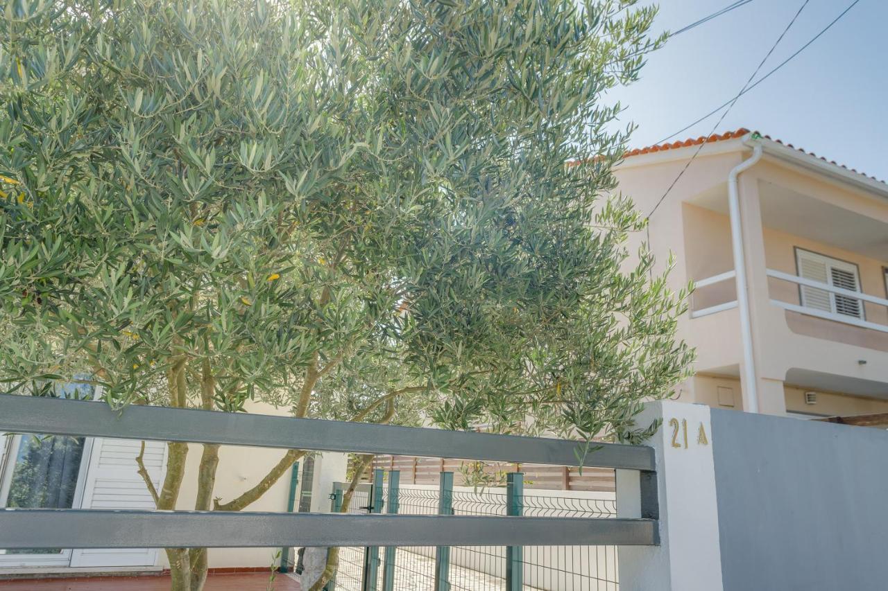 Charming Aroeira Beach Studio - B&B