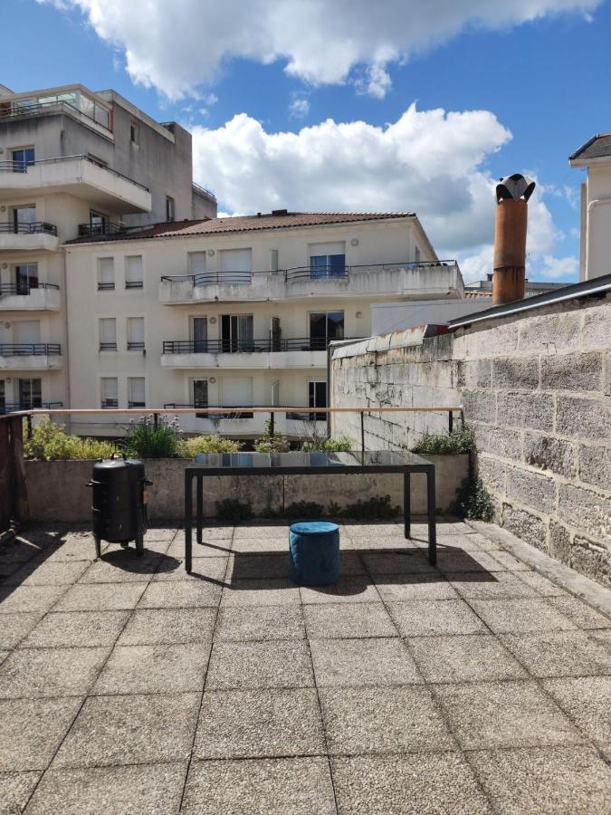 Terrasse plein ciel, 10 minutes gares et centre-ville, parking - B&B Angoulême