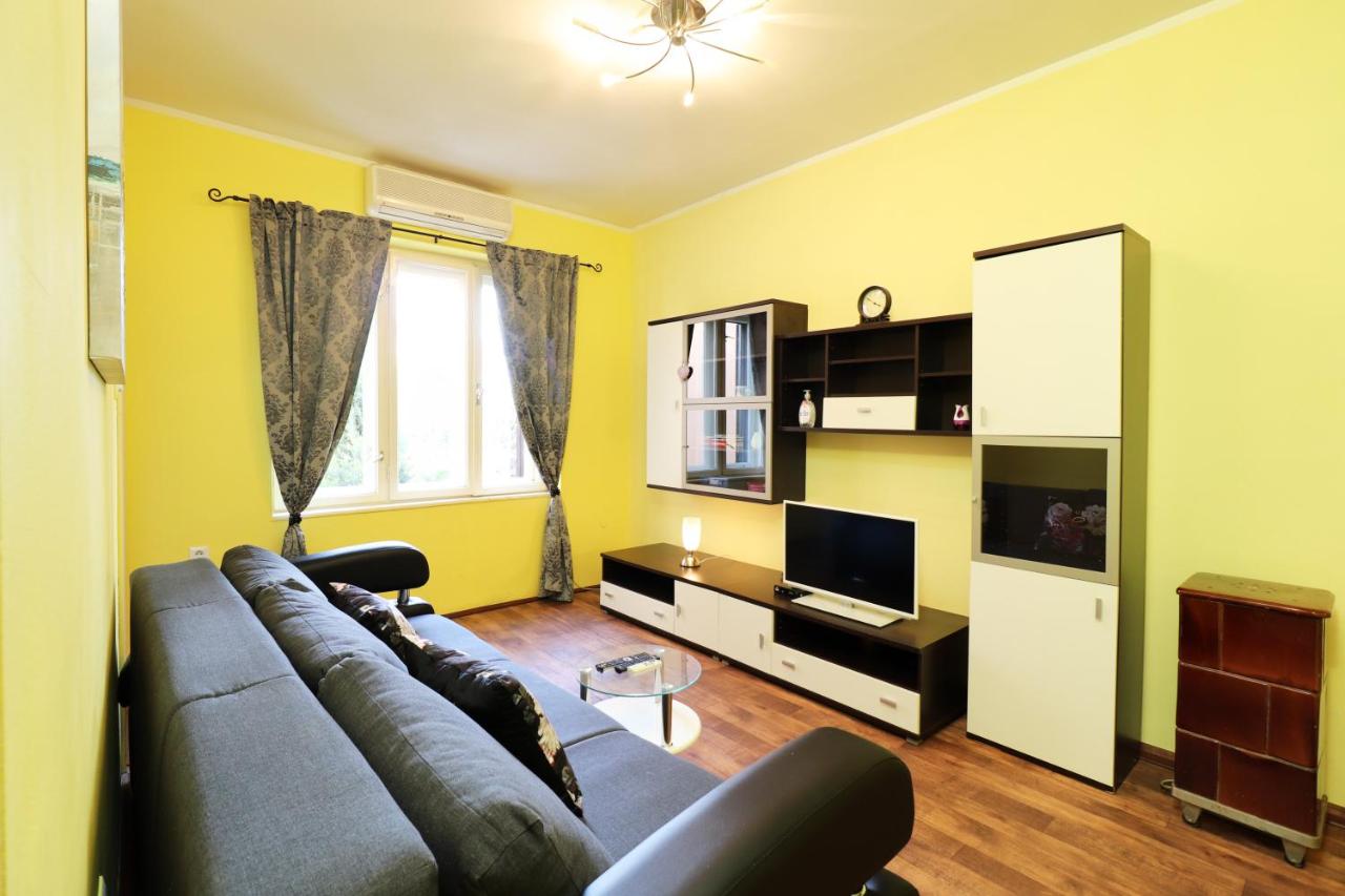Apartment Opatija 365, steps from the sea & city center, free street parking - Chambres d'hôtes Opatija