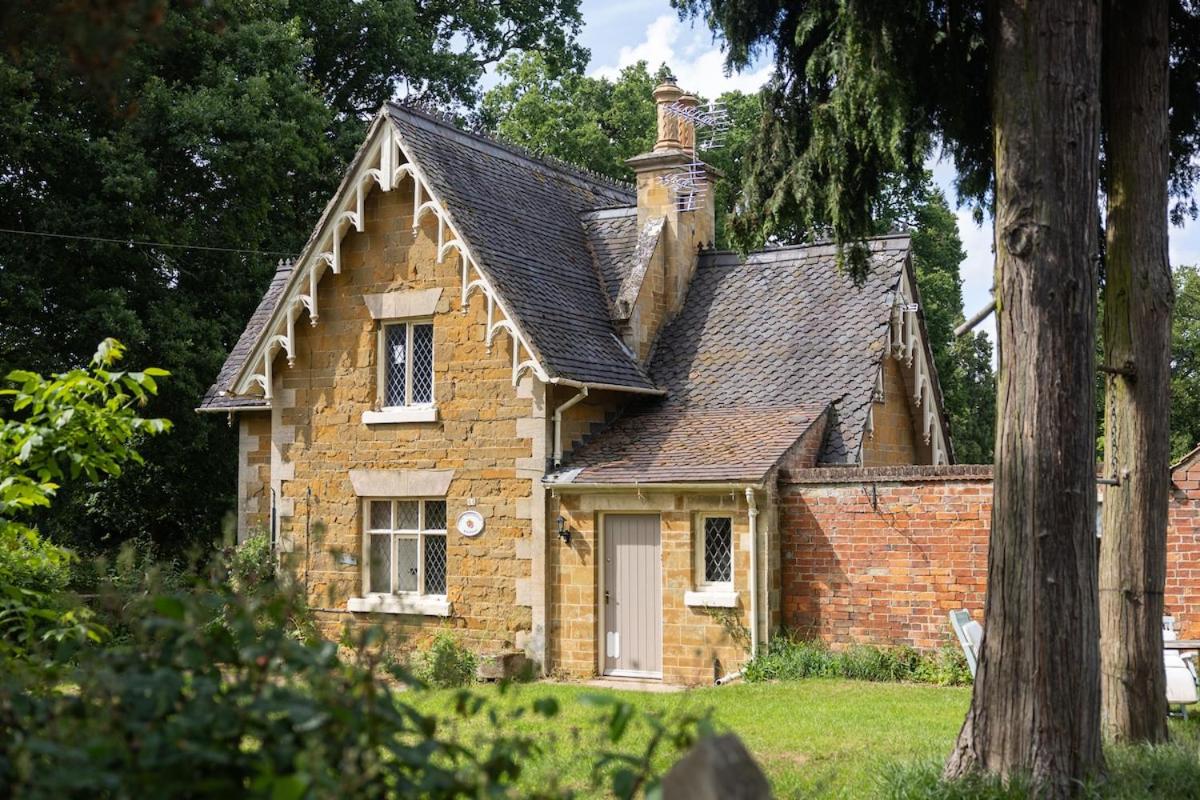 Gate Lodge - Sleeps 4 - Near Belvoir Castle - B&B Knipton