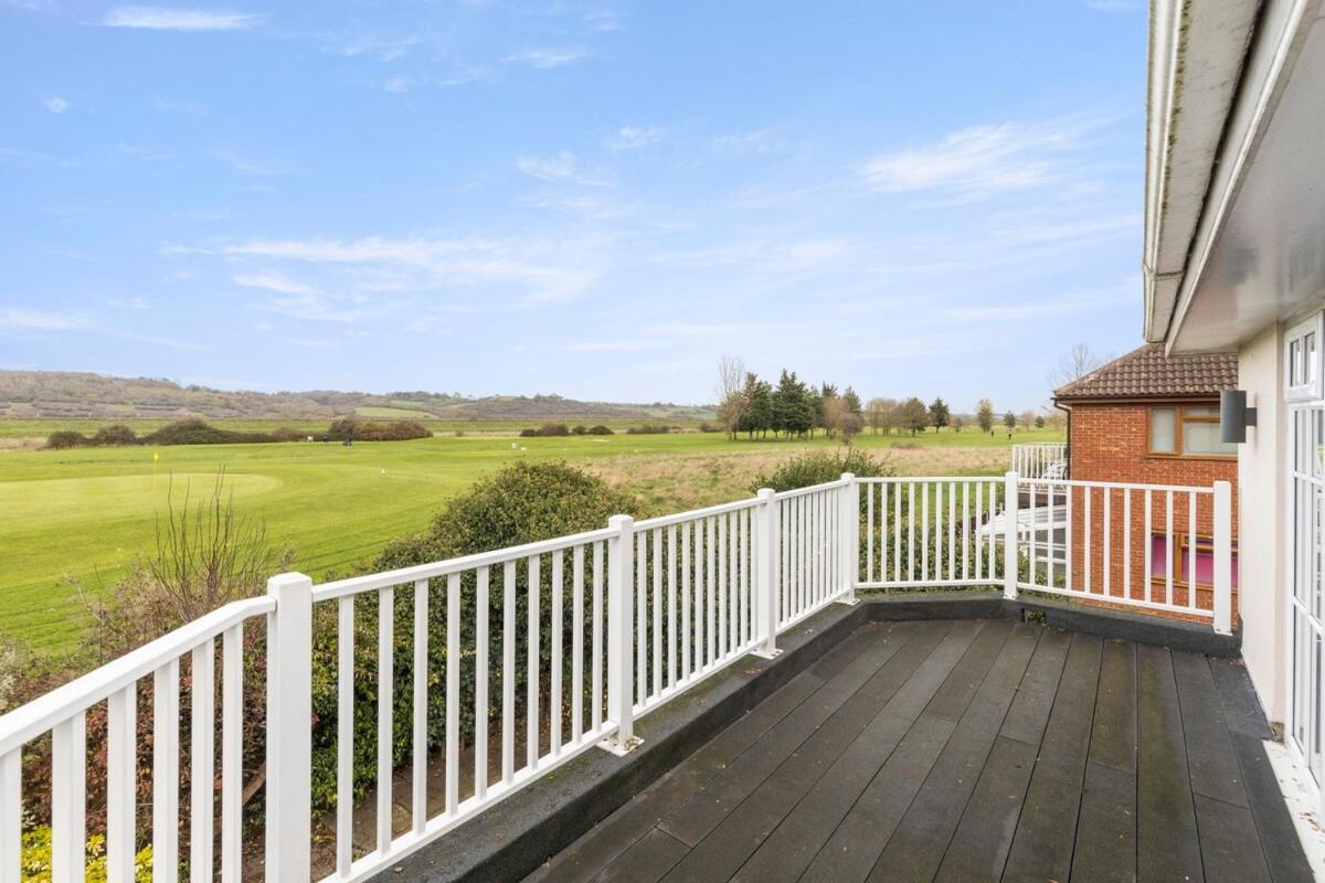 Relaxing Coastal Getaway Perfect for Families - B&B Canvey Island