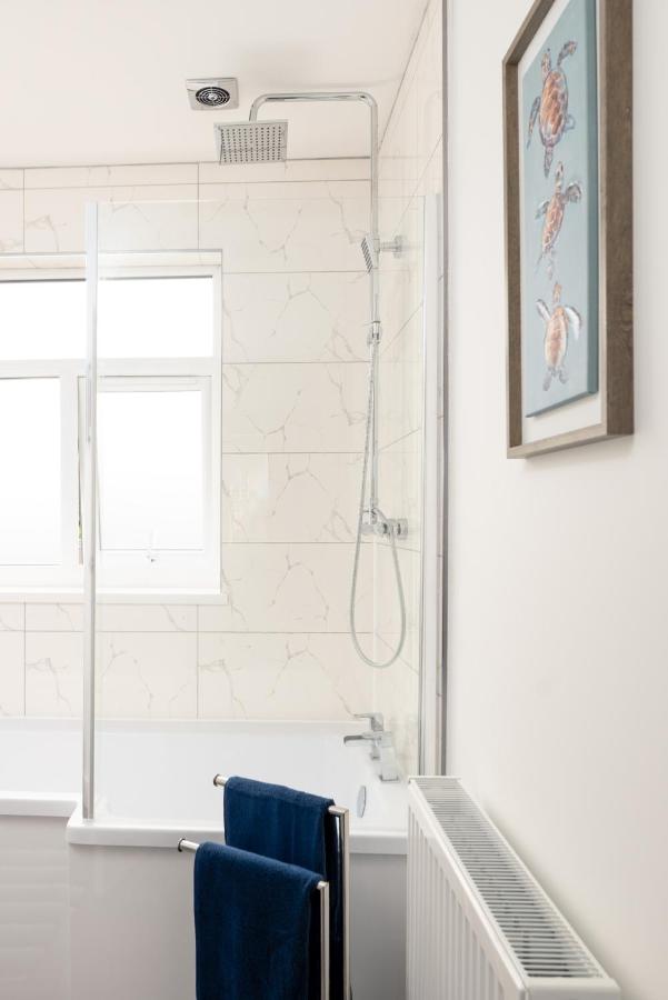 Luxury House - Pool Table - Parking - Brand New - B&B Little Coates