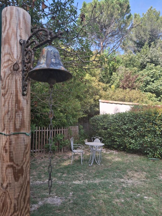 Maisonnette de charme entre Aix et Marseille - B&B