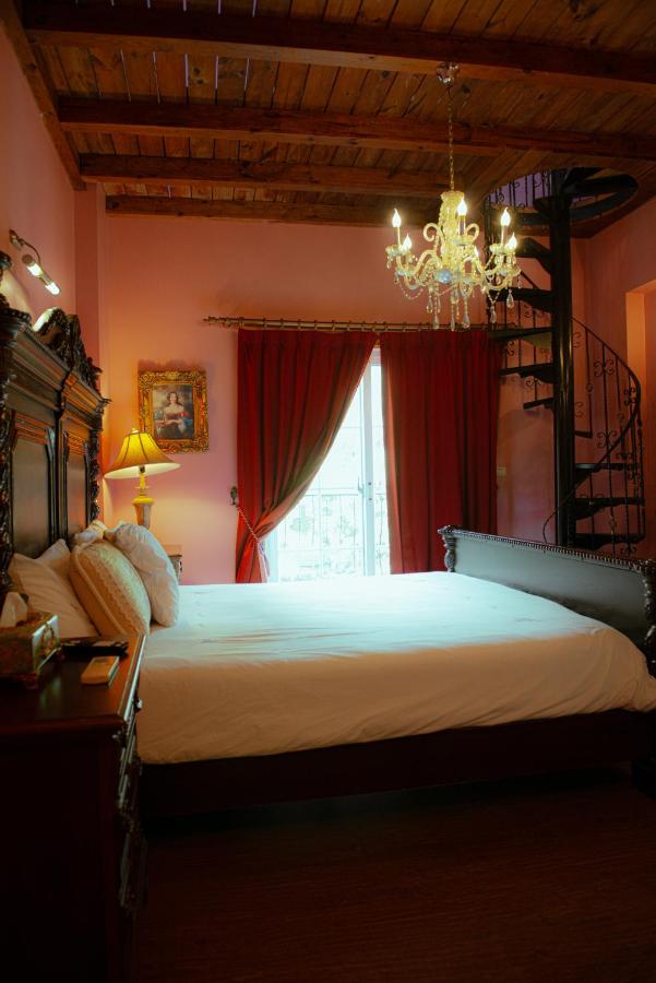 Queen Room with Garden View