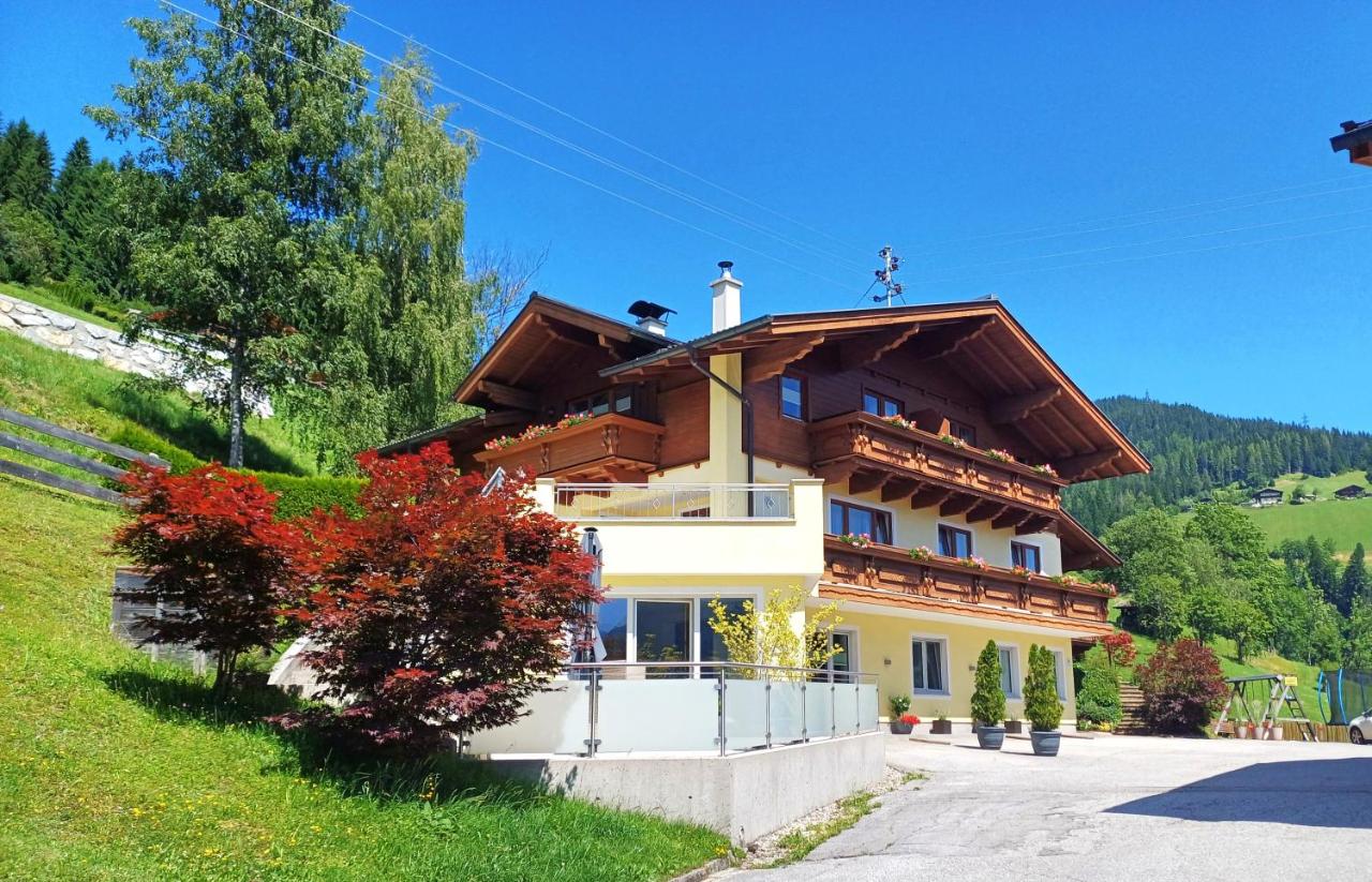Haus Gumpold 2 - Bed and Breakfast Wagrain