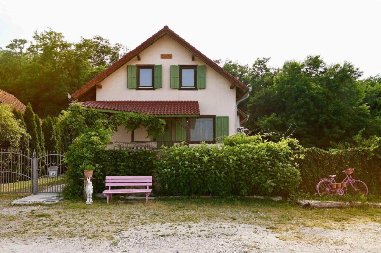 Erdőterasz Vendégház & SPA - B&B