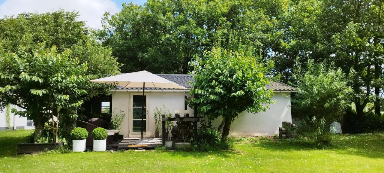 FORFATTERHUSET pris for 2 personer inkl morgenkomplet og adgang til 6 svømmehaller - Chambres d’hôtes Nørre Nebel