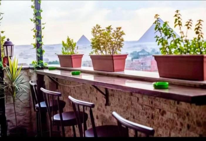 Topaz pyramids view - B&B El Cairo