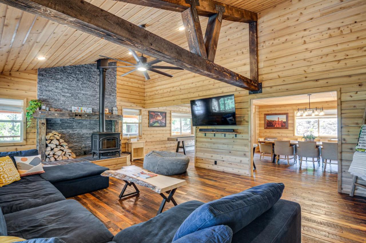 Fire Pit and Sauna Inviting Utah Cabin - B&B